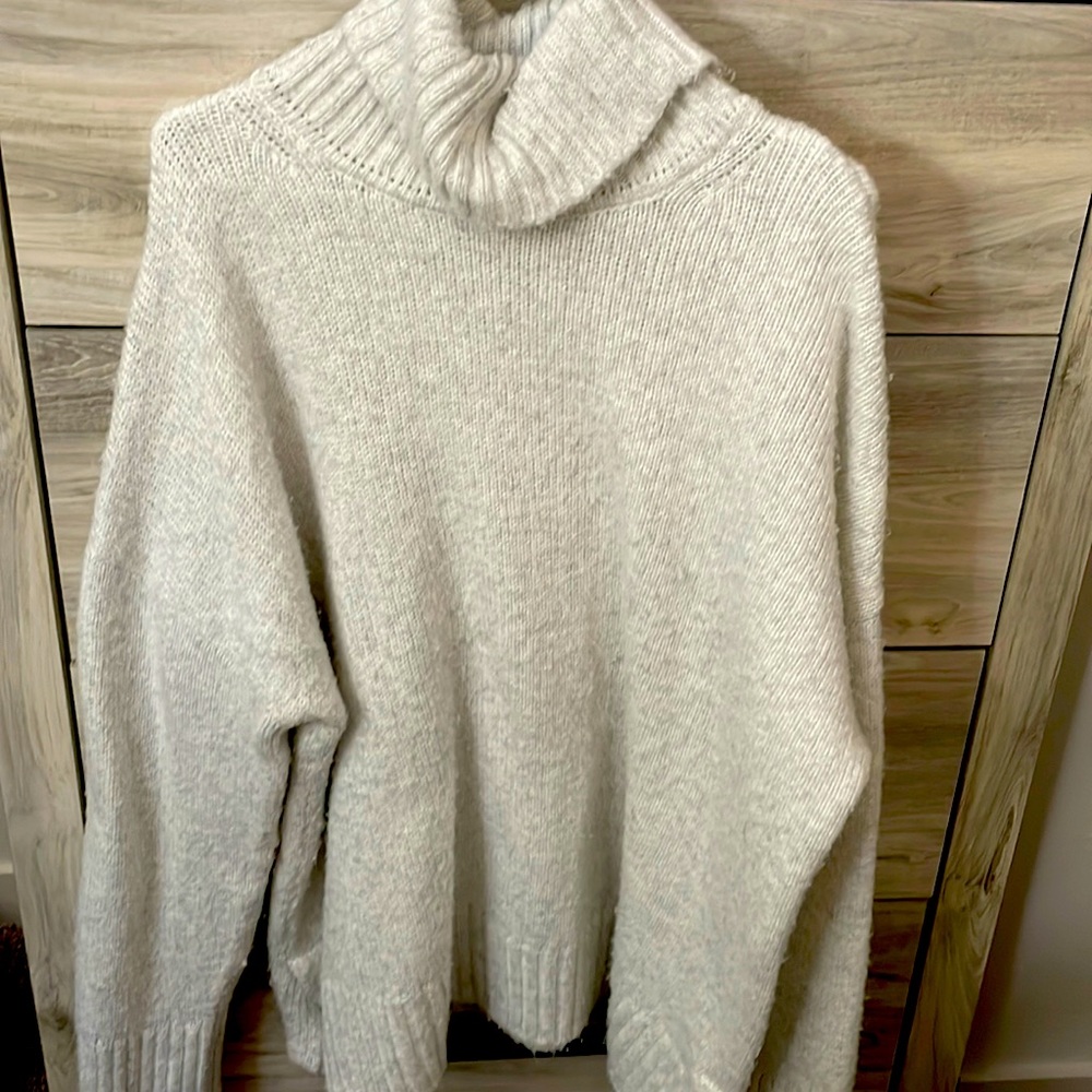 Cuter oversized banana republic sweater